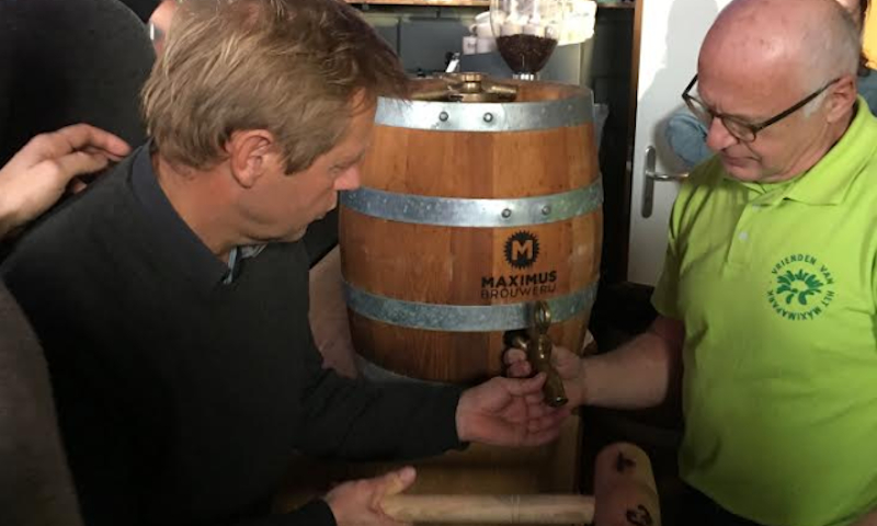 Eerste vat aangeslagen van Mockingbird Utrecht IPA 2019